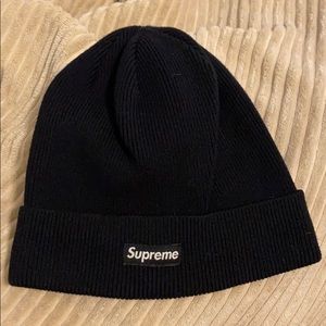 Supreme Logo Knit Beanie
